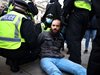 Протест срещу епидемичните мерки в Лондон, има задържани (Снимки)