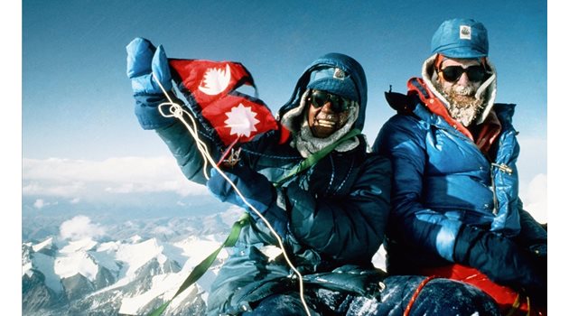 Шерпът Анг Рита заедно с Питър Джеймисън на Еверест през 1983 г., когато за първи път покорява върха.