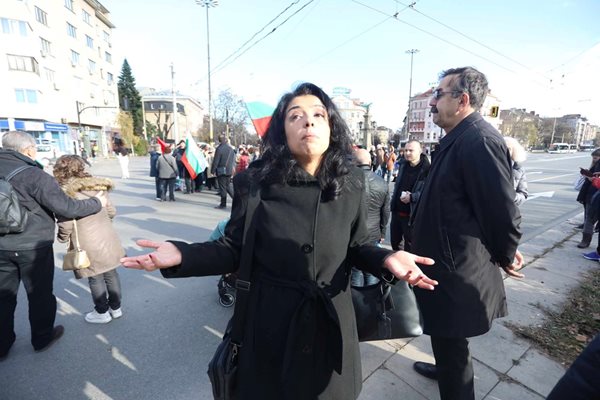 Ваня Григорова на блокадата на Орлов мост