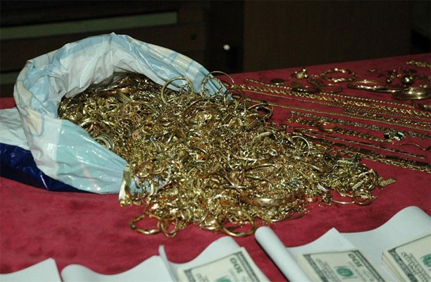 Разкриха маскираните апаши отмъкнали две кила злато