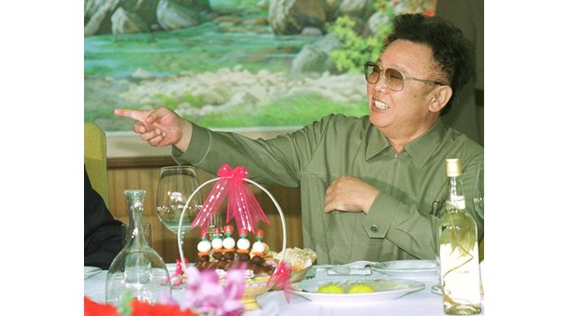 ЕКСЦЕНТРИЧНОСТ: Ким Чен Ир си падал по супата от перки на акула, кучешко и сланина.