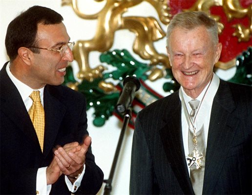 Президентът Петър Стоянов награждава д-р Збигнев Бжежински с орден "Стара планина"
