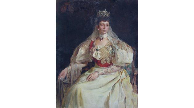 Княгиня Мария Луиза с диадемата, подарена от България, обсипана с диаманти, изумруди и рубини заради българския флаг.
