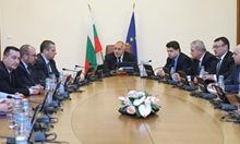 Борисов отпуска 100 милиона за заплати в МВР, обсъждат спиране на протестите