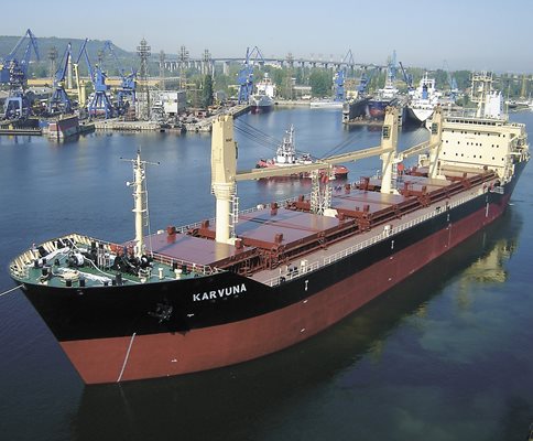 Един от корабите на „Индустриален холдинг България“