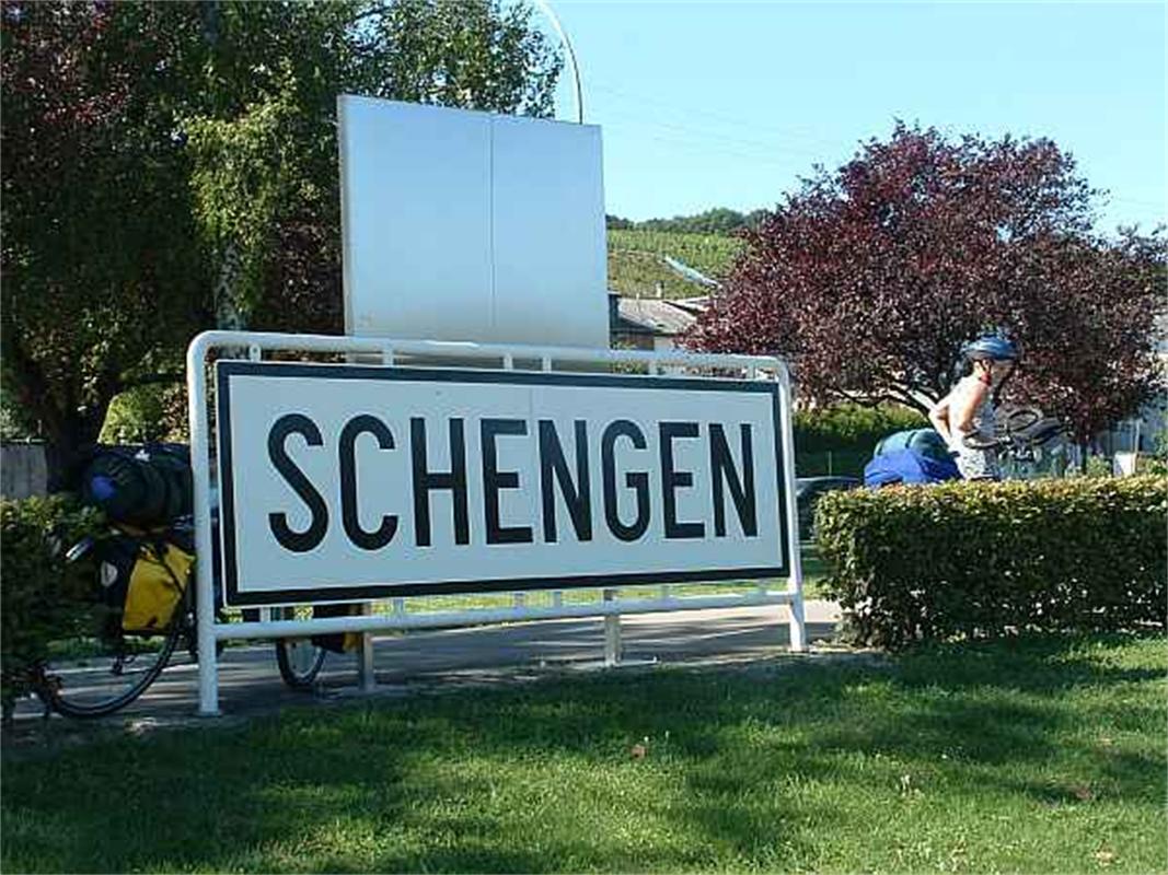 Двама германци грозно обиждат България и Румъния на дебата за Шенген (Обзор)