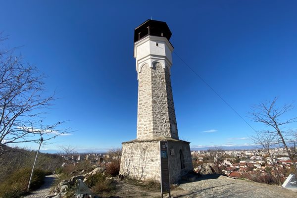 Часовниковата кула на Сахат теп е един от символите на Пловдив.