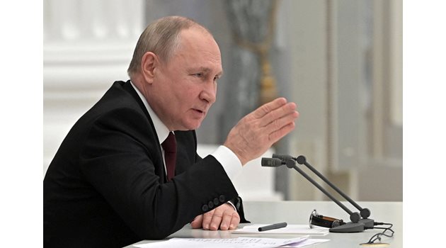 Лети като метеорит, възкликна възхитен Путин, докато наблюдаваше свръхзвуковия "Авангард".  
СНИМКИ: РОЙТЕРС