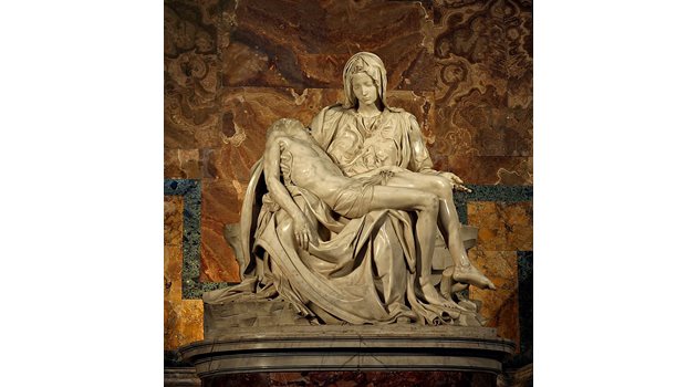 Статуята "Пиета" в базиликата „Свети Петър".