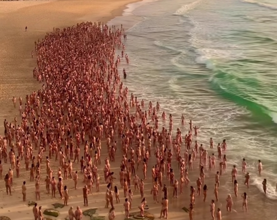 Хиляди австралийци се снимаха голи