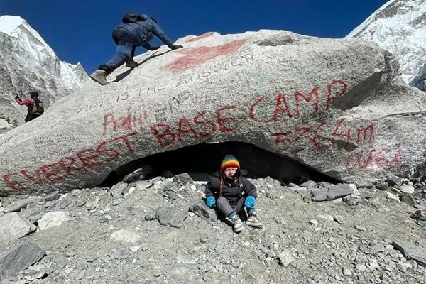 2-годишният Картър Далас стана най-младият човек, изкачил се до базовия лагер на Еверест СНИМКИ: Фейсбук/PathFinder Treks