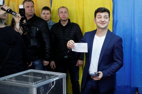 Володимир Зеленски гласува на президентските избори в Украйна СНИМКИ: Ройтерс