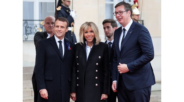 Сръбският президент с първата двойка на Франция