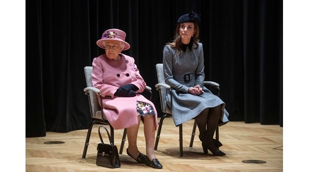 Кралица Елизабет Втора и Кейт Мидълтън Снимки: Ройтерс