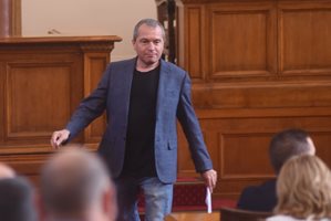 Скандал между Тошко Йорданов и Свиленски прекъсна заседанието в парламента