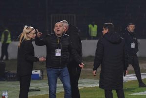 Треньорът на "Славия": Странно е г-н Венци Стефанов да внася напрежение в отбора