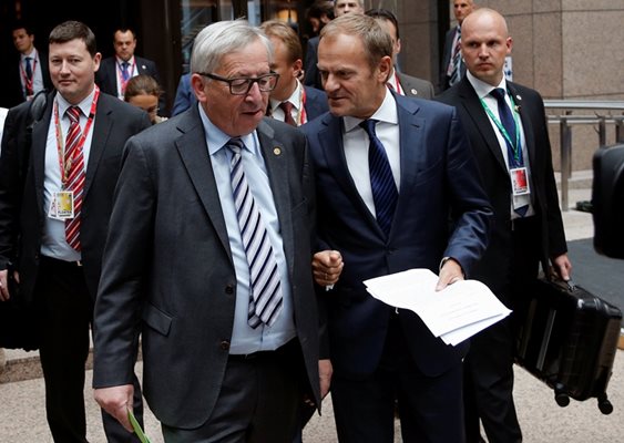 Лидерите на ЕС Жан-Клод Юнкер и Доналд Туск на срещата на върха