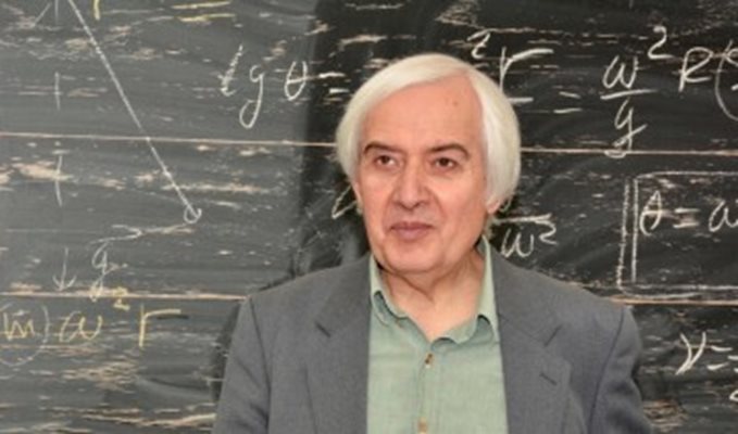 Учителят по физика Тео  ще изнесе вдъхновяваща лекция в Бургас.