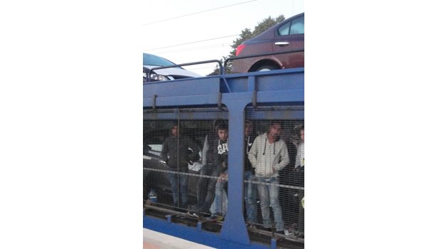 Гранични полицаи откриха 32 незаконни имигранти в товарен влак, пътуващ от Турция за Румъния