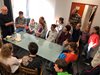 Еленски майстор представи дърворезбата
в българското училище във Варшава