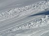 Лавина затрупа 12 скиори във Франция, един е загинал, а двама са ранени