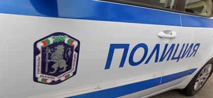 Задържаха тийнейджър, потрошил автобусна спирка в Пазарджик