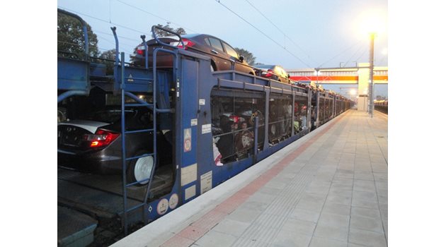 Гранични полицаи откриха 32 незаконни имигранти в товарен влак, пътуващ от Турция за Румъния СНИМКИ: МВР