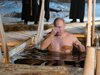 Путин се потопи в ледените води на езерото Селигер за Богоявление (Снимки)