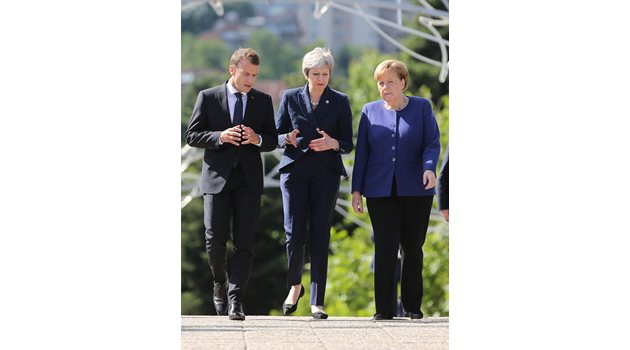Макрон, Мей е Меркел пристигат в НДК
