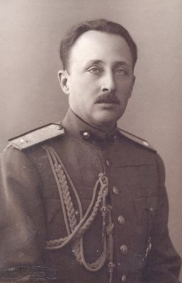 Княз Кирил сяда на трона на България през 1943 година
