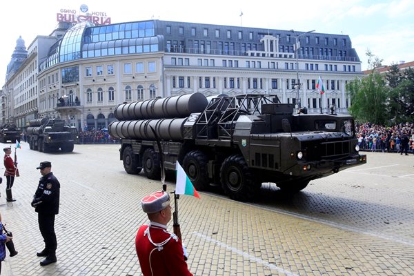 Така изглеждат С-300, които България притежава. Военните ги показаха последно на парада за 6 май. СНИМКА: ВЕЛИСЛАВ НИКОЛОВ