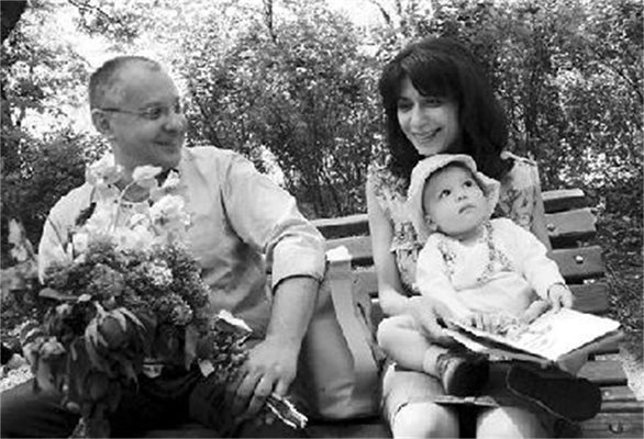 Моника и Сергей Станишеви с дъщеря им Дария 
