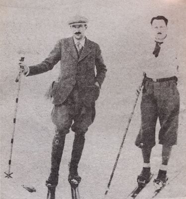 Кирил (вляво) и брат му Борис карат ски в Рила