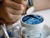 Корейски художник рисува произведения на изкуството върху кафе (Снимки)
