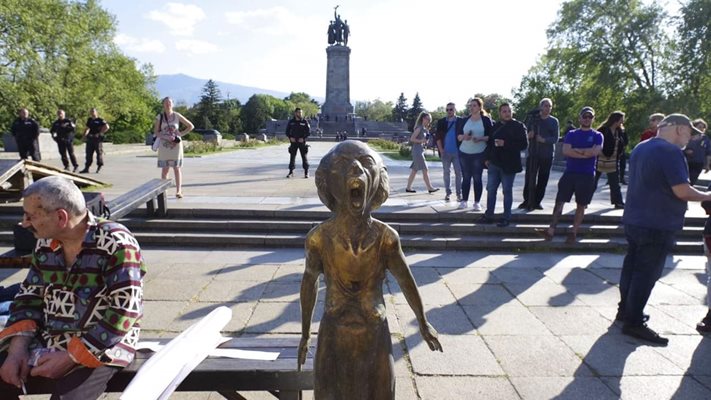 Скулптурата "Викът на украинската майка"