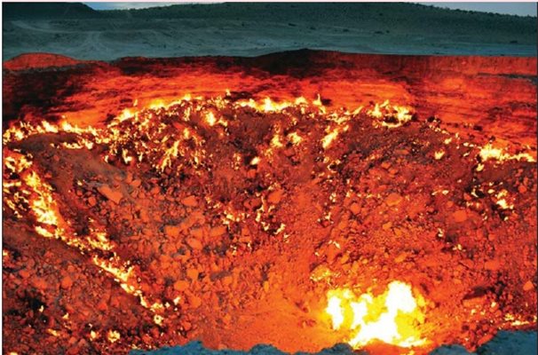 “Вратата към ада” е газов кратер в пустинята Каракум, близо до село Дарваза в Туркменистан, който гори непрекъснато от 1971 г. Тогава съветски гео- лози сондирали в търсене на природен газ. Земята пропадала, защото отдолу имало пещера. Специалистите запалили изтичащия метан, за да предотвратят разпространението му. Надявали се да изгори за няколко седмици. Кратерът е с диаметър 70 м, дълбок е 30 м и продължава да се увеличава. Гледката е особено впечатляваща нощно време.