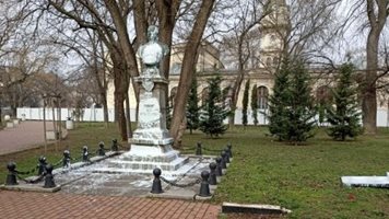 Заляха с боя паметника на граф Игнатиев във Варна