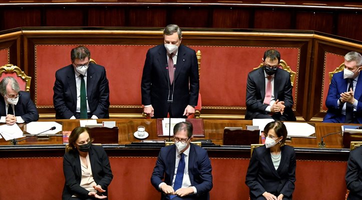Новото италианско правителство в парламента

СНИМКИ: РОЙТЕРС