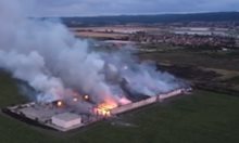 Огнен ад в склад за фойерверки край Елин Пелин, двама берат душа, липсват още трима (Обзор, видео, снимки)