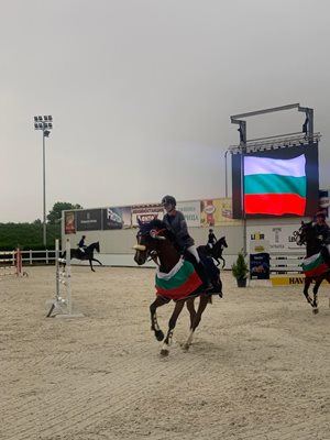 Ая Митева даде своя принос за победата на младите български ездачи.