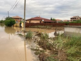 Такава е гледката в село Трилистник в неделя сутринта. Снимки: Николай Райшинов, БНТ.