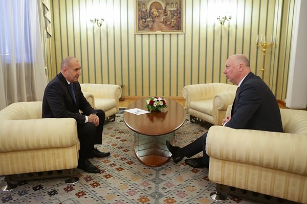Румен Радев се срещна с Росен Желязков за назначаването на служебен премиер