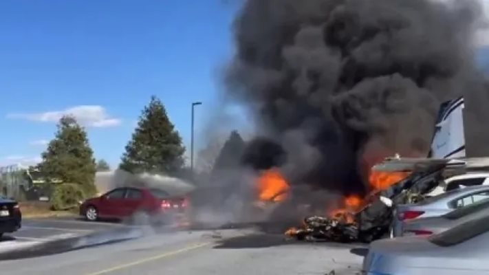 Самолет се разби в пенсионерско селце в САЩ (Видео)