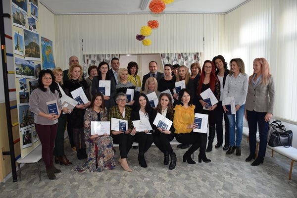 Педагози от Пловдив и Добрич получиха дипломи за иновативно обучение по метода "Монтесори".