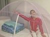 Китайки се крият в палатки от вируса зика