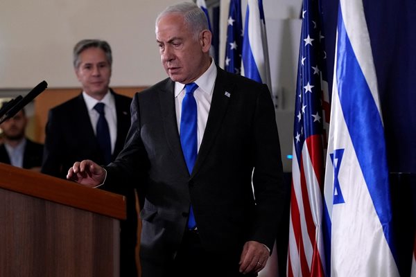 Бенямин Нетаняху и държавният секретар на САЩ Антъни Блинкен правят изявления пред медиите след срещата им в Тел Авив. 
СНИМКА: РОЙТЕРС
