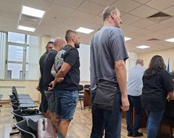 Част от подсъдимите за разпространение за фалшиви евро съратници на македонеца Филип Стоянов.