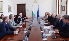 Министър Славов обсъди конституционната реформа с докладчици от Венецианската комисия