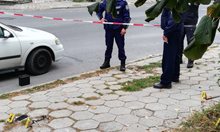 Психично болен от Шумен нападна полицаи, наръга го с нож (Снимки)