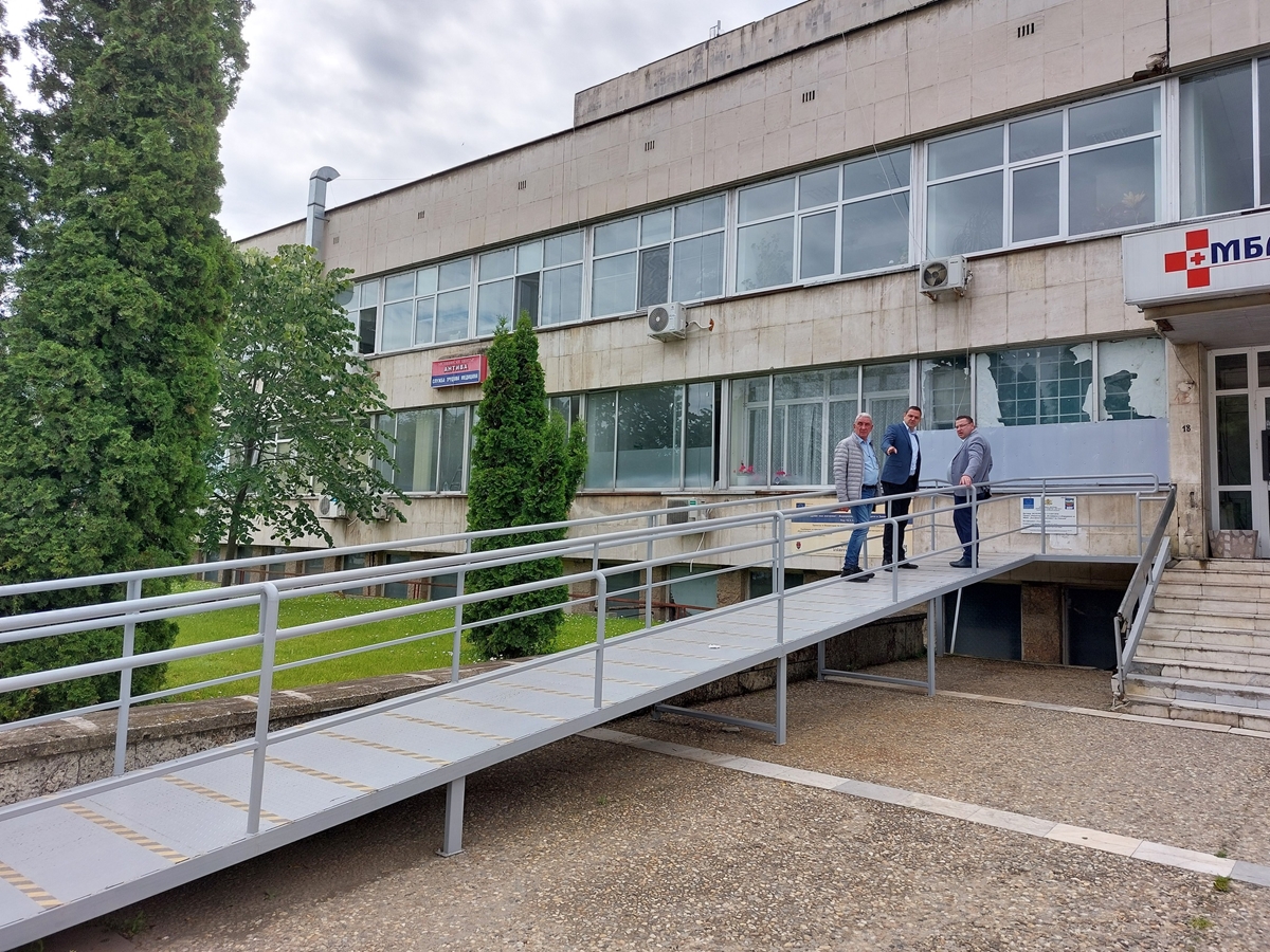 Рампа и асансьор за 120 000 лв. облекчават достъпа до сградата на болницата в Сивщов